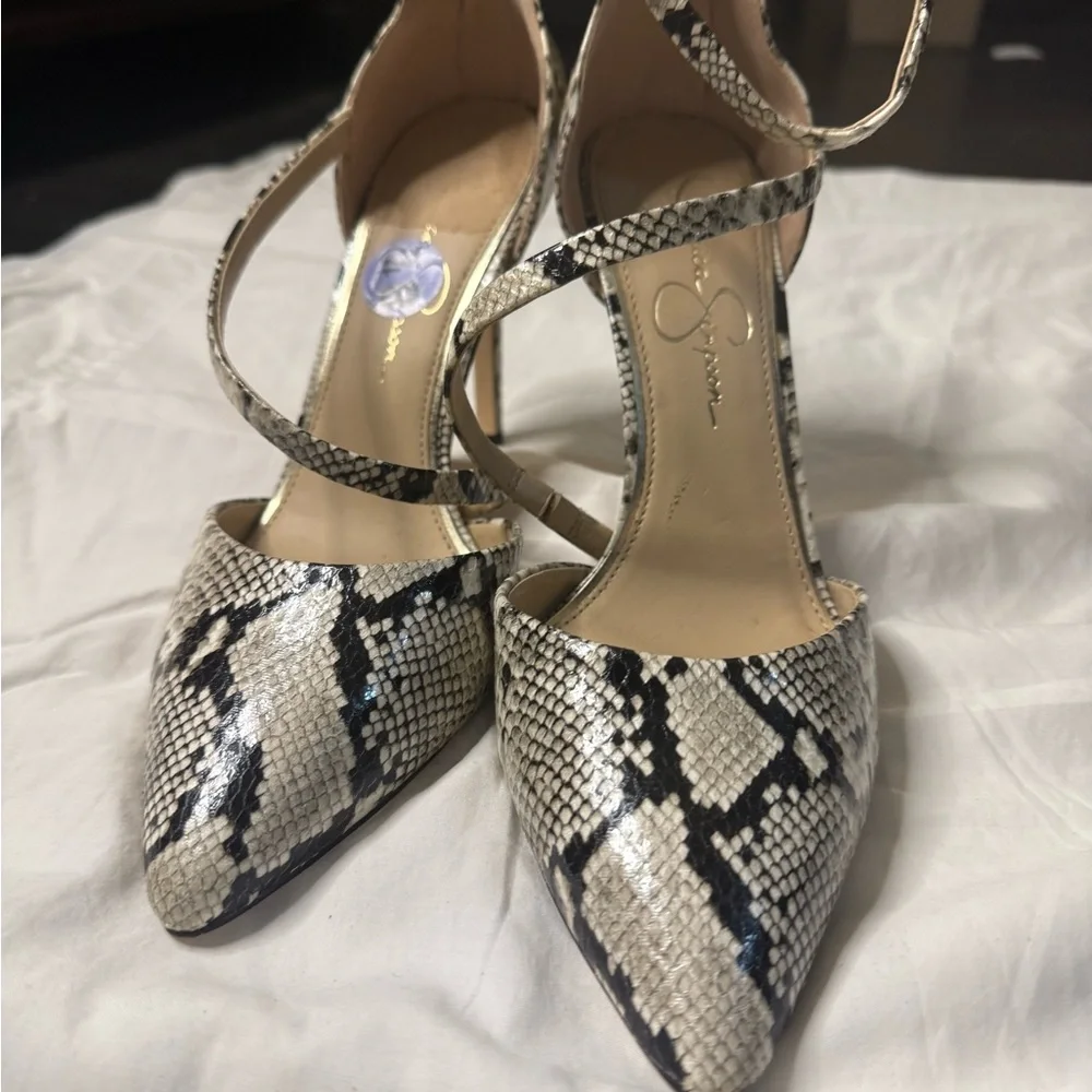 Jessica Simpson Black and Cream Snakeskin‎ Heels size 8.5 formal date night sexy